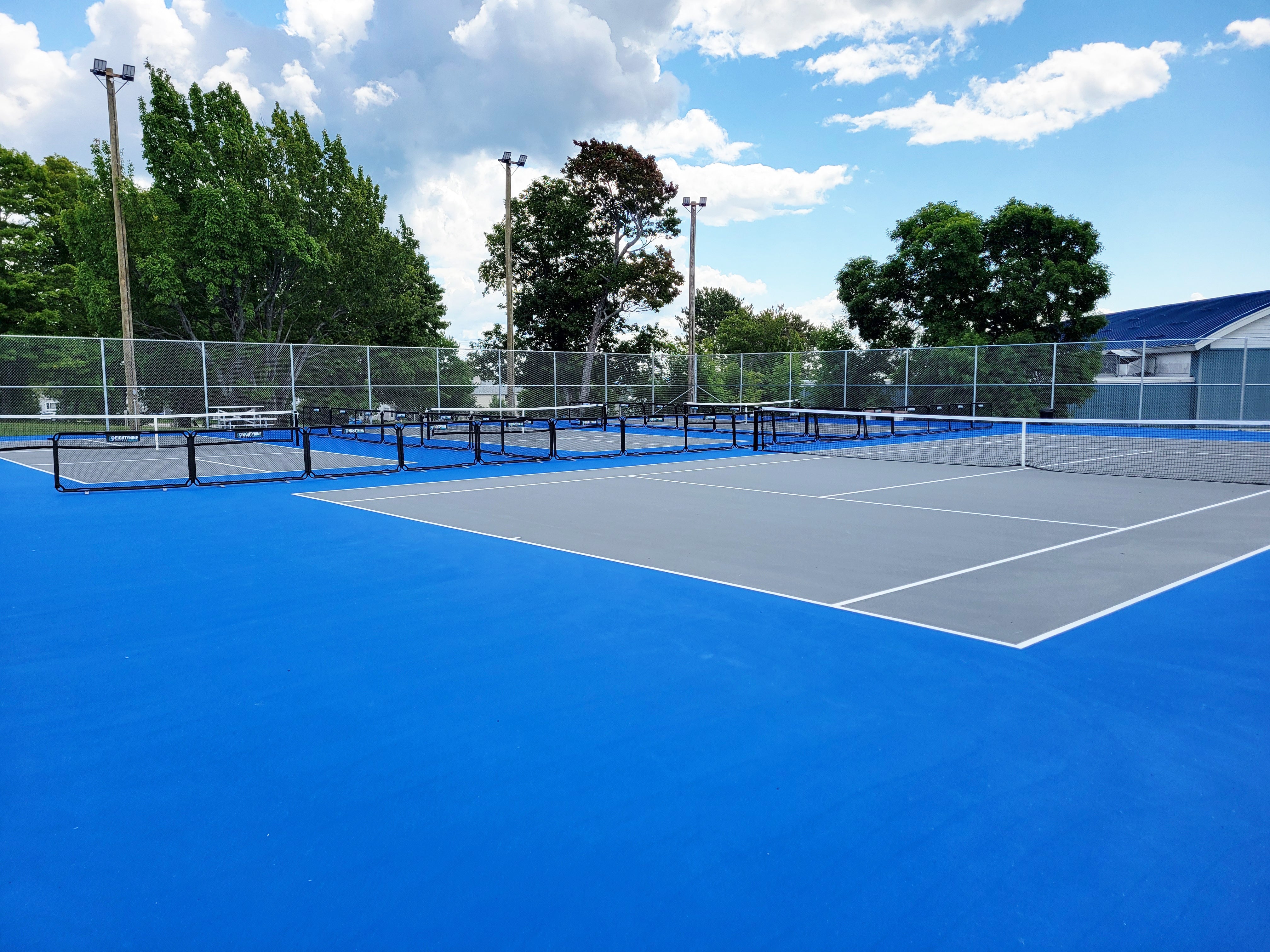 EIGHTYNINE Sports - Portable Pickleball Court Divider Panels (5 Pack: 71.5" Per Panel - 30 Linear Feet)